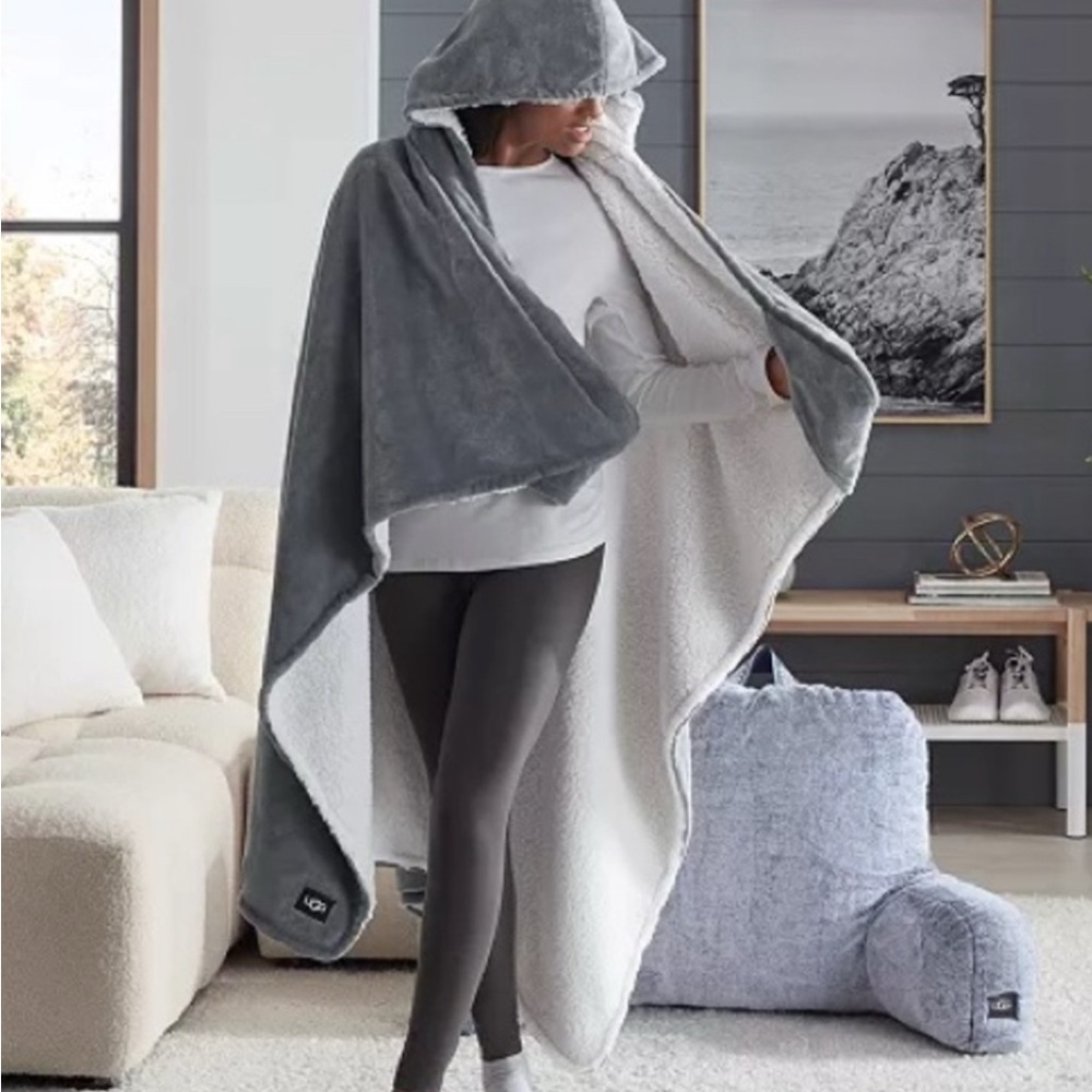 UGG Gray Hooded Avery Blanket